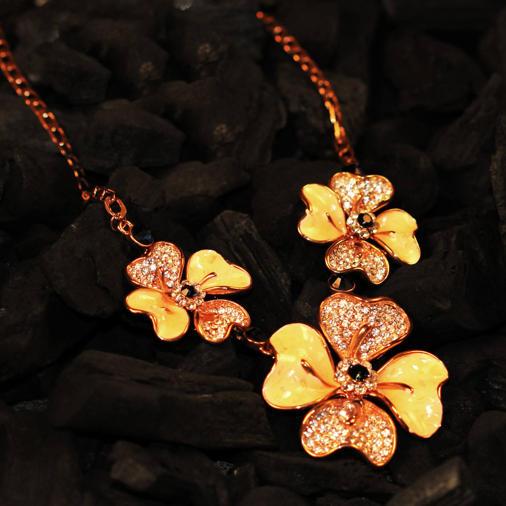 Floral necklace- enamelled - CrystalCraftWorld